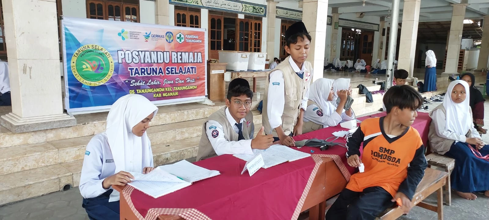 Penjaringan Kesehatan Santri SMP Pomosda Tanjunganom Sukses Digelar, Santri Antusias dan Wawasannya Bertambah